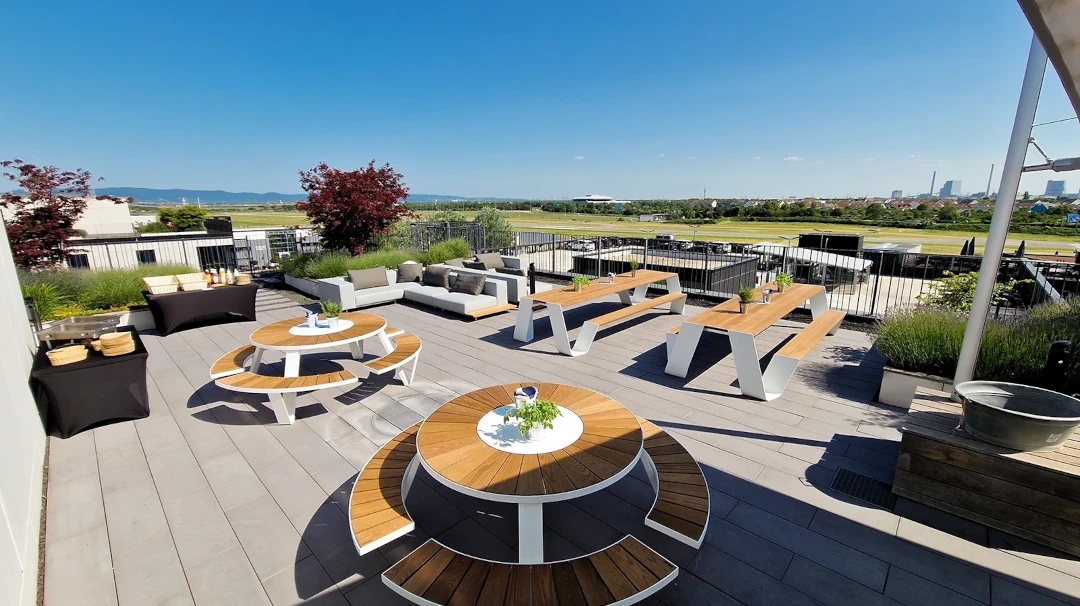 Blick auf die Etengo Dachterrasse